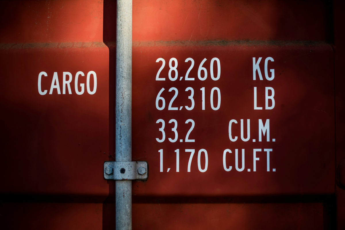 container showing weights and conversions to pounds and KGs