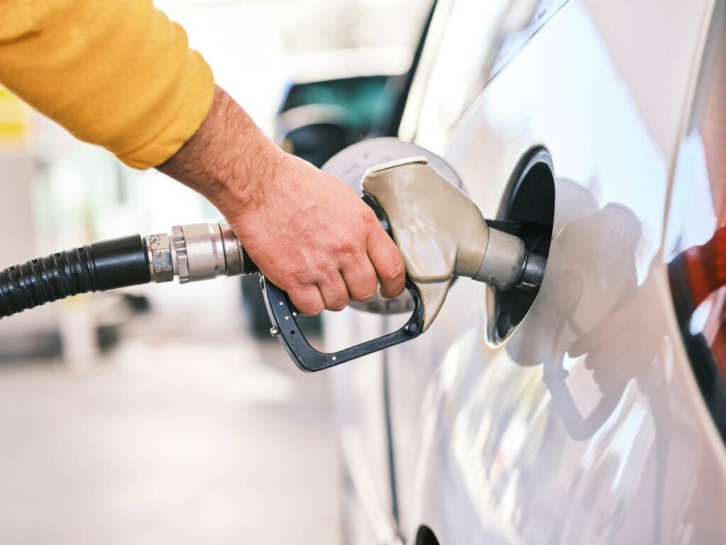 Man filling a car at a filling station (1)