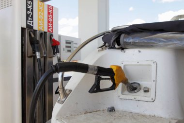 How To Clean A Boat Fuel Tank: Safe And Effective Methods